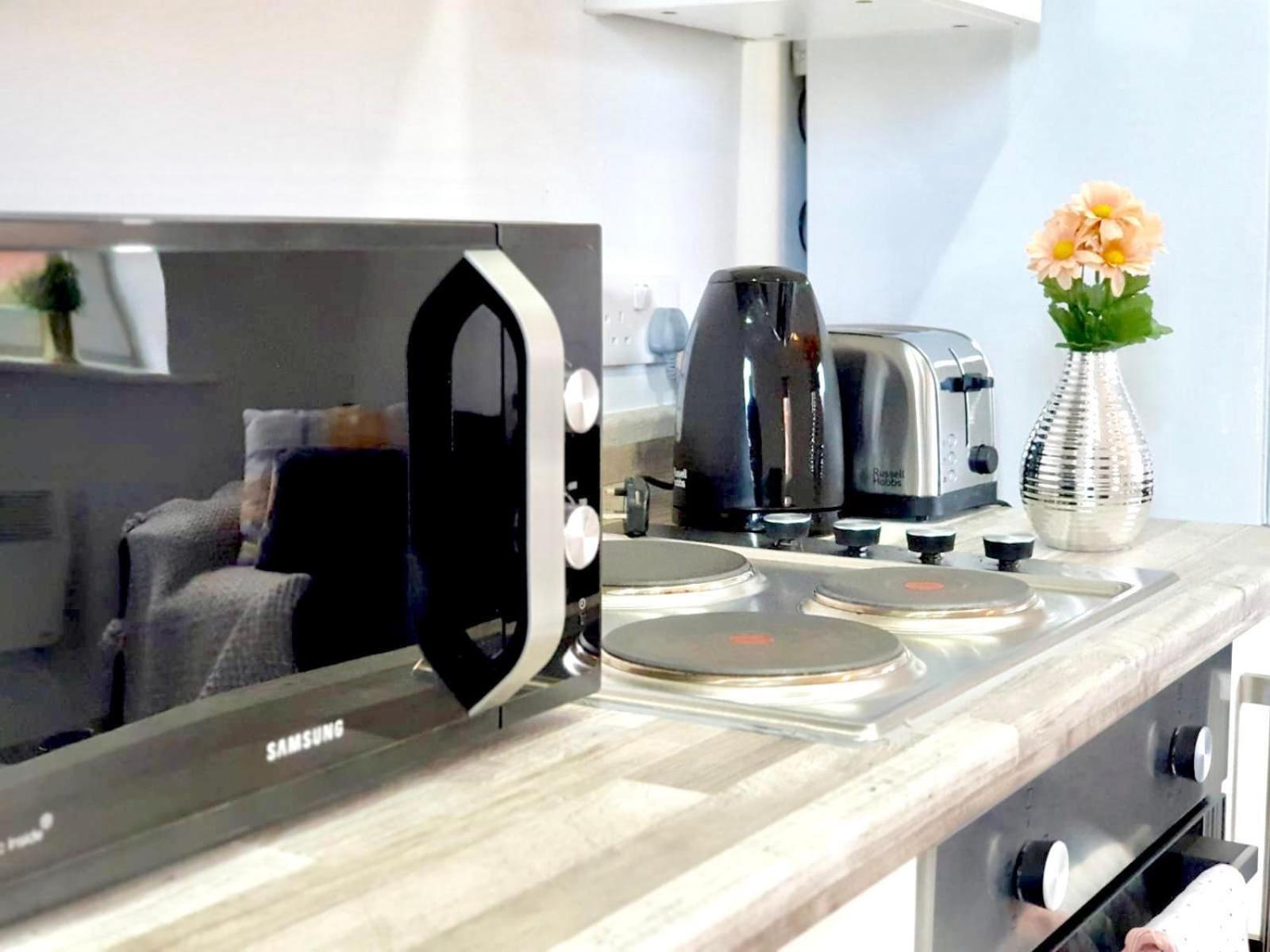 Apartment Opp - Perfect For Contractors And Travellers, Big Savings Booking 4 Nights Or More!