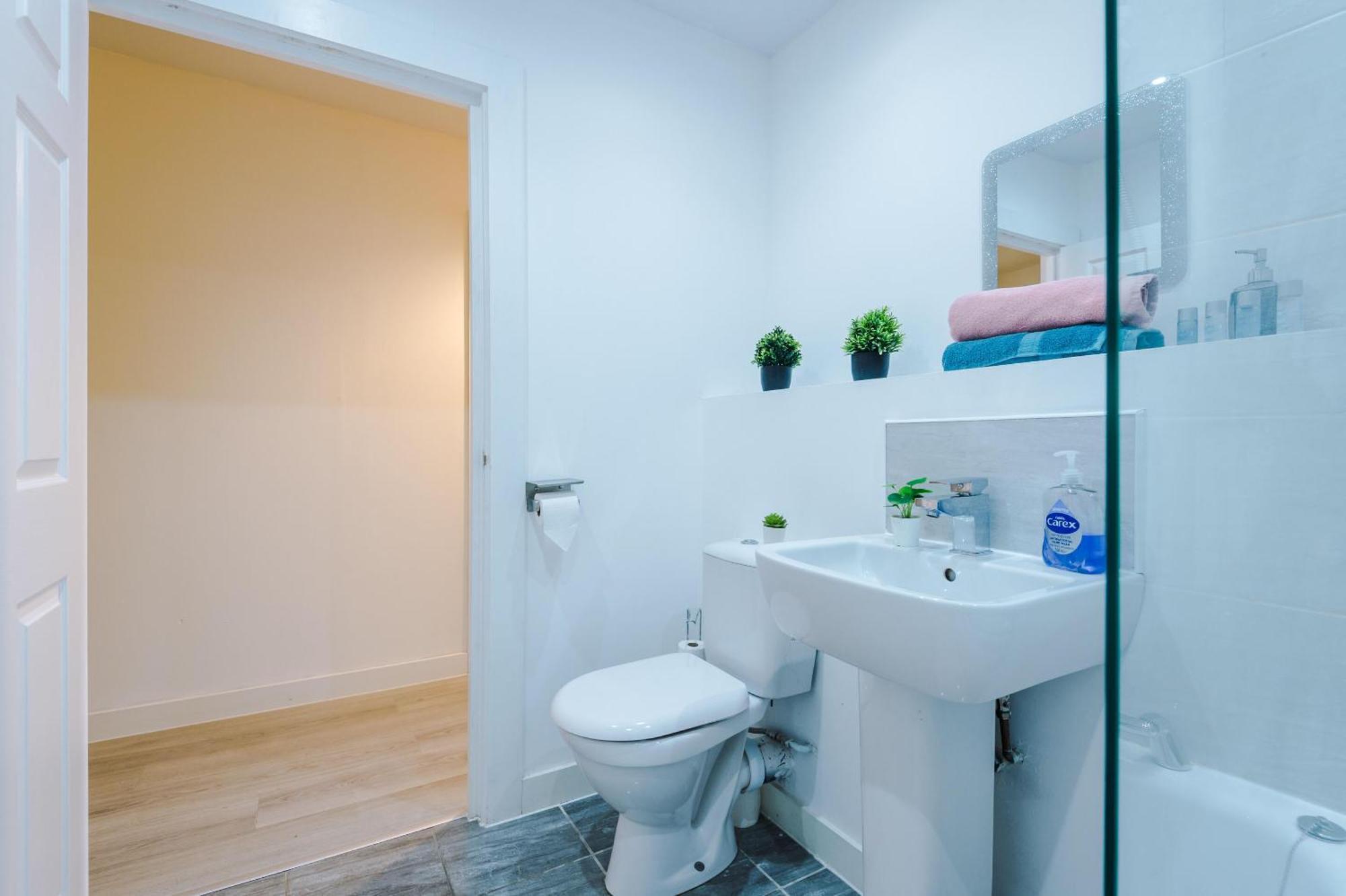 Apartment Opp - Perfect For Contractors And Travellers, Big Savings Booking 4 Nights Or More!